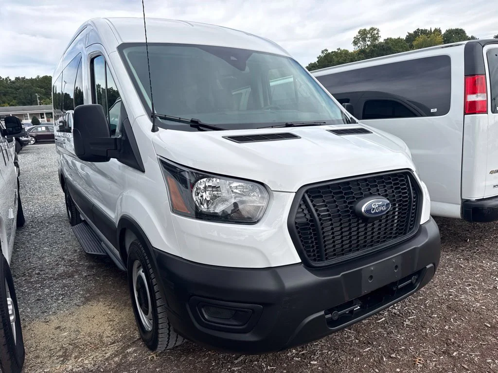 Used 2023 White Ford XL image 2