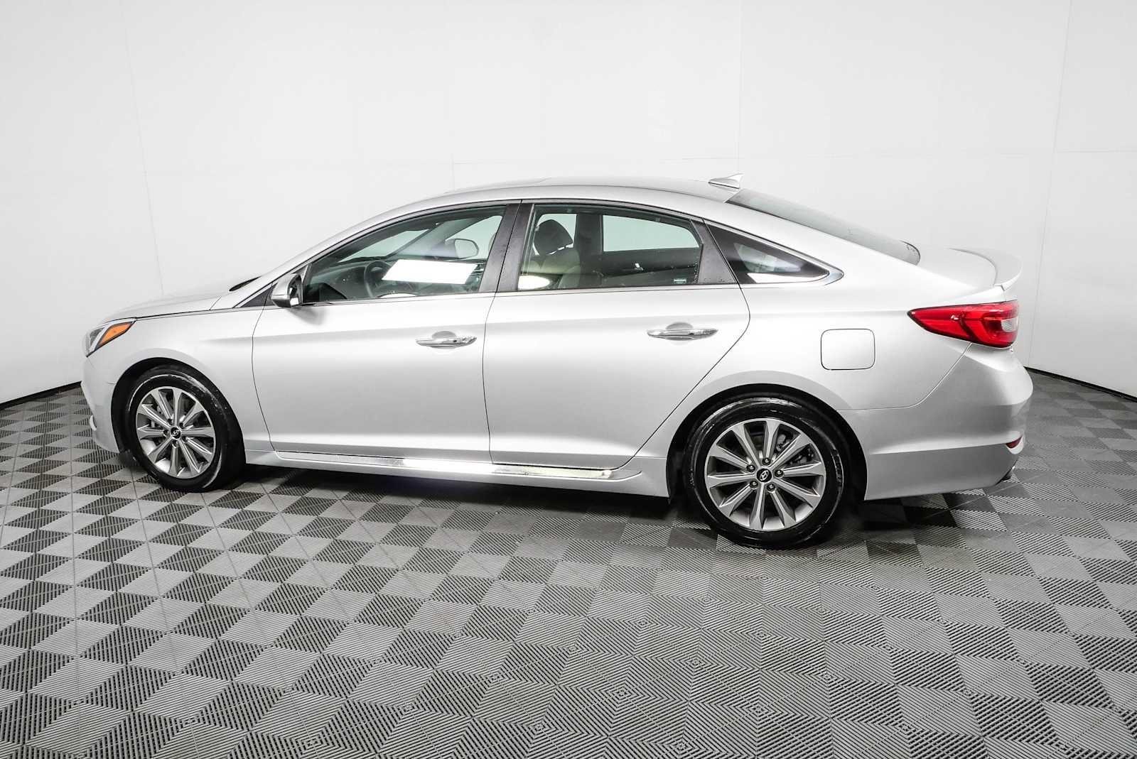 Used 2017 Symphony Silver Hyundai Limited image 30