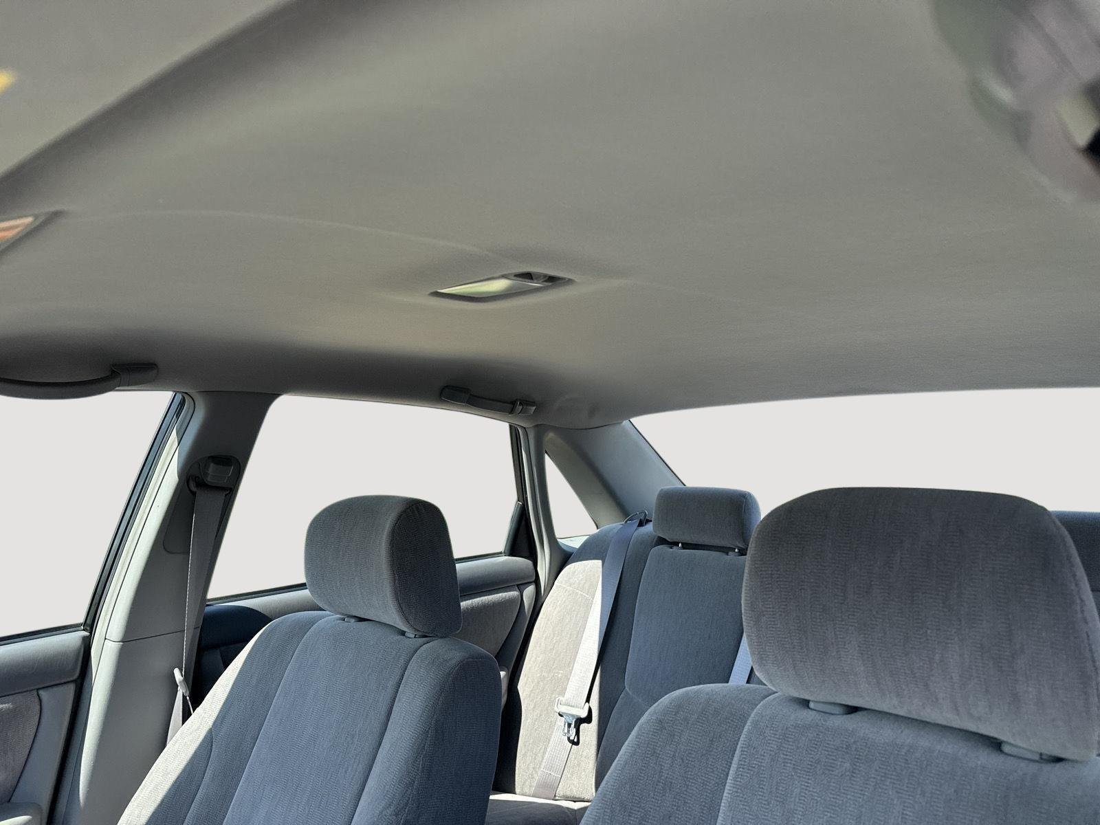 Used 2002 Lunar Mist Metallic Toyota XL image 19