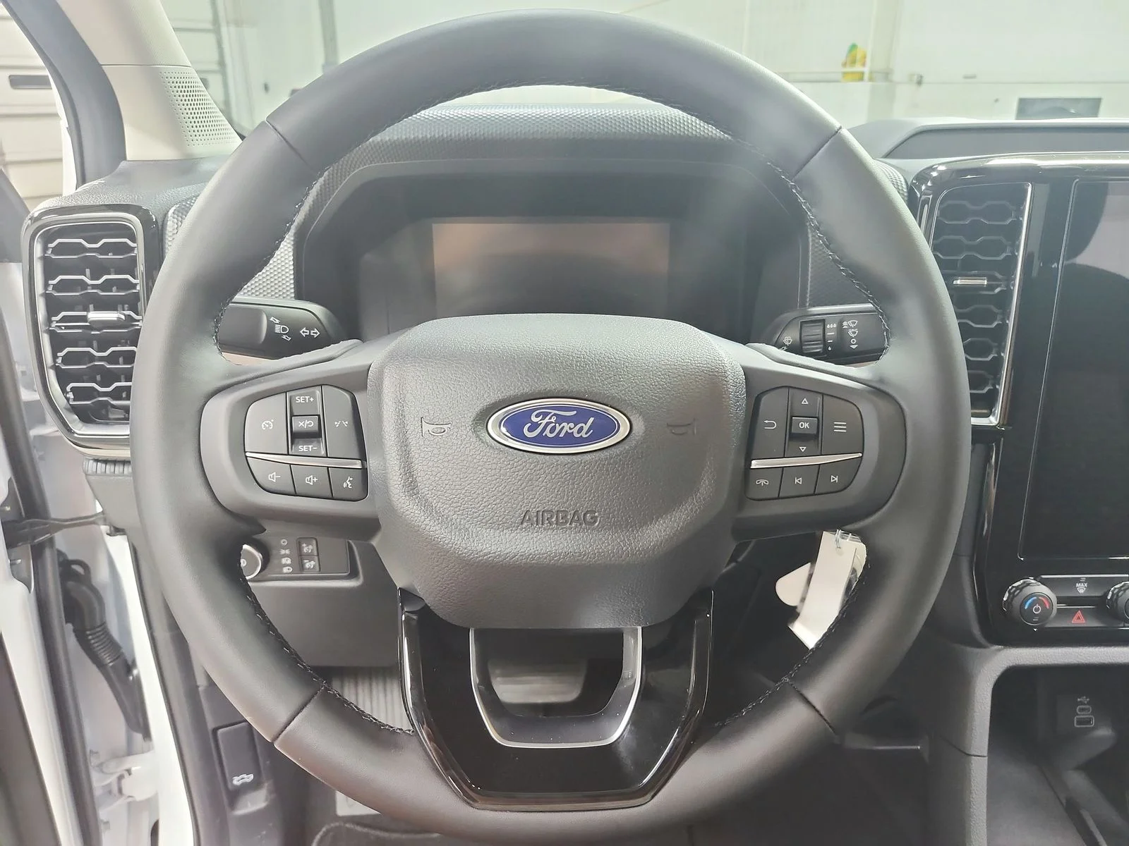 New 2026 Oxford White Ford XLT image 23