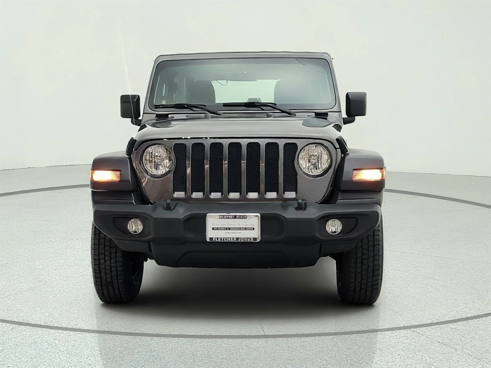 Used 2018 Granite Crystal Metallic Clearcoat Jeep Sport image 2