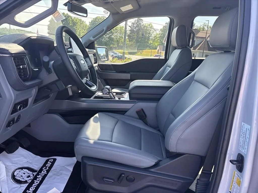 2025 Ford F-150 Lightning Flash - Photo 23