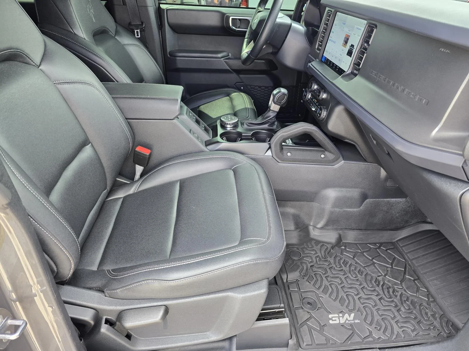 Used 2025 Gray Ford Badlands image 20