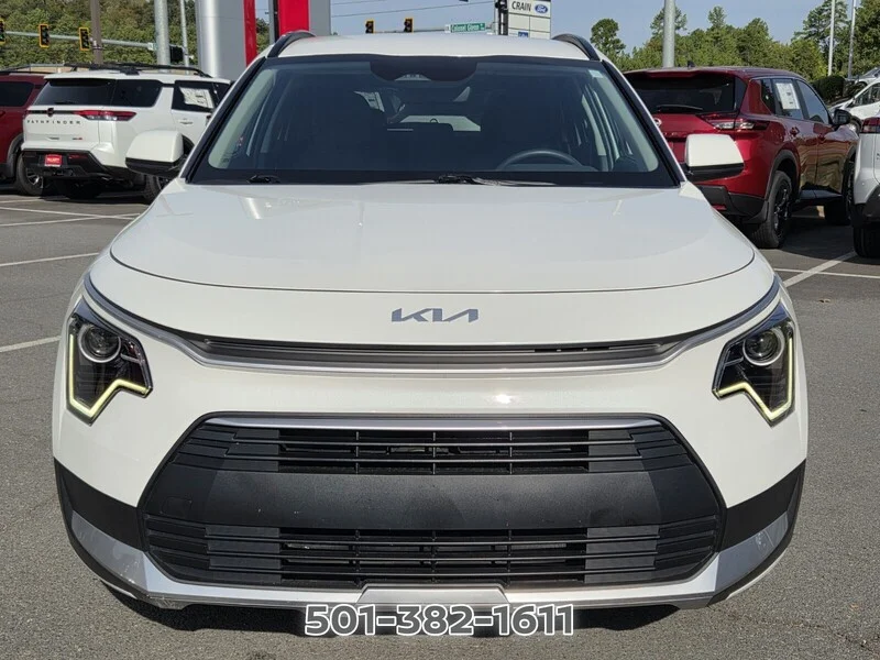 Used 2025 Snow White Pearl KIA LX FWD image 5