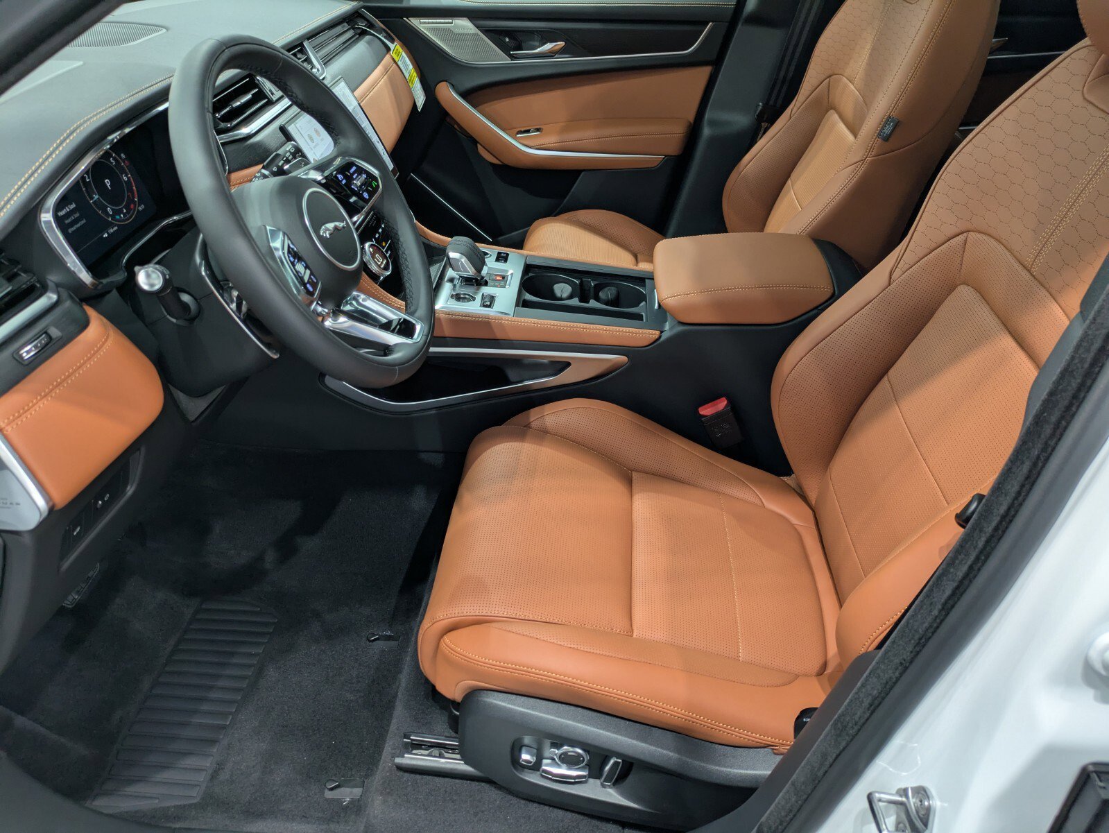 2026 Jaguar F-Pace R-Dynamic S - Photo 6