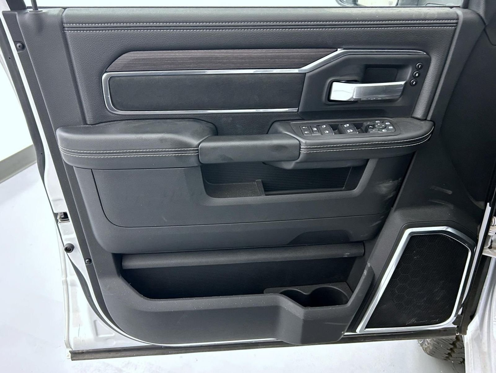 2025 RAM 2500 Laramie - Photo 9