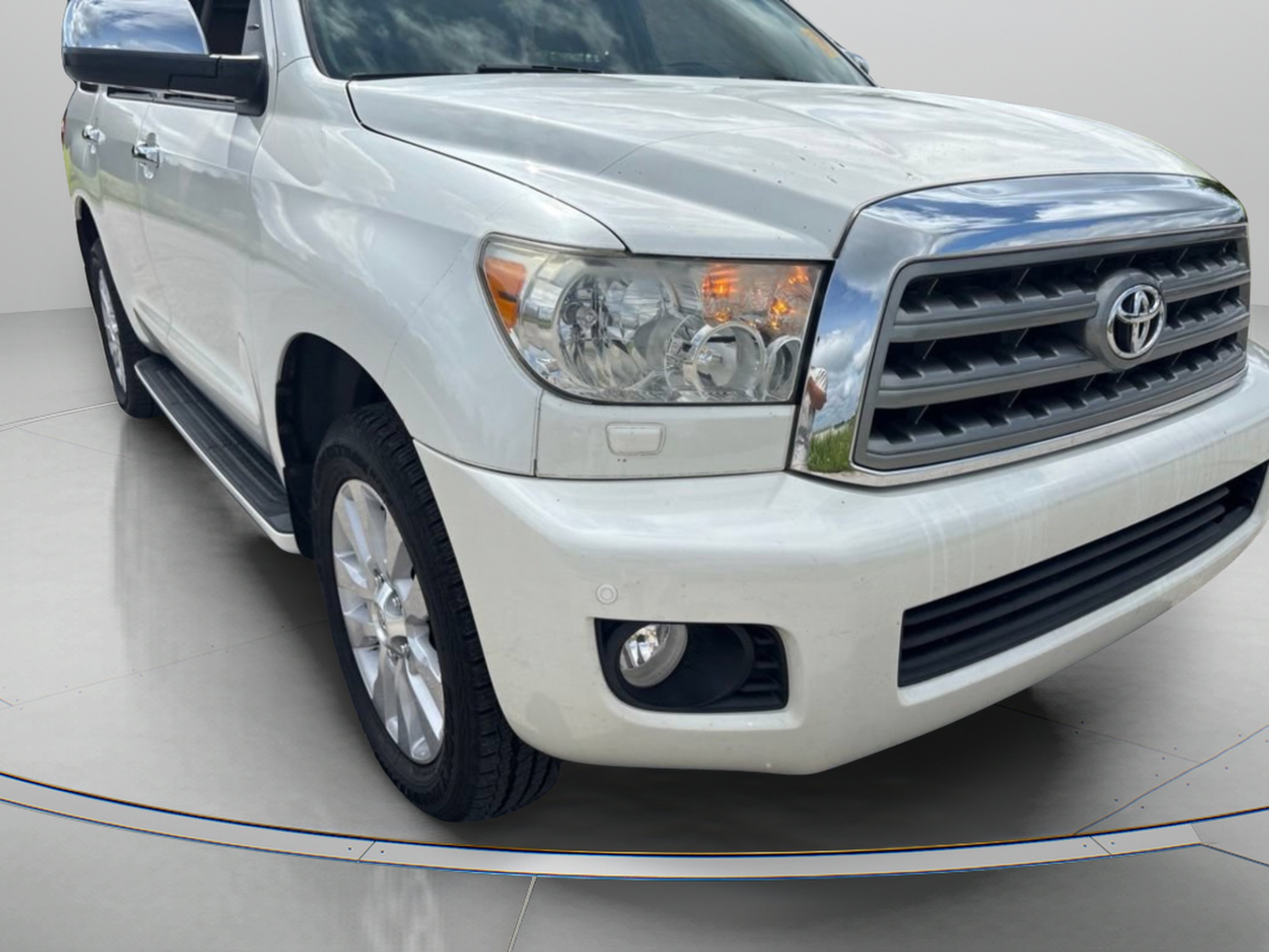 Used 2016 Blizzard Pearl Toyota Platinum image 2