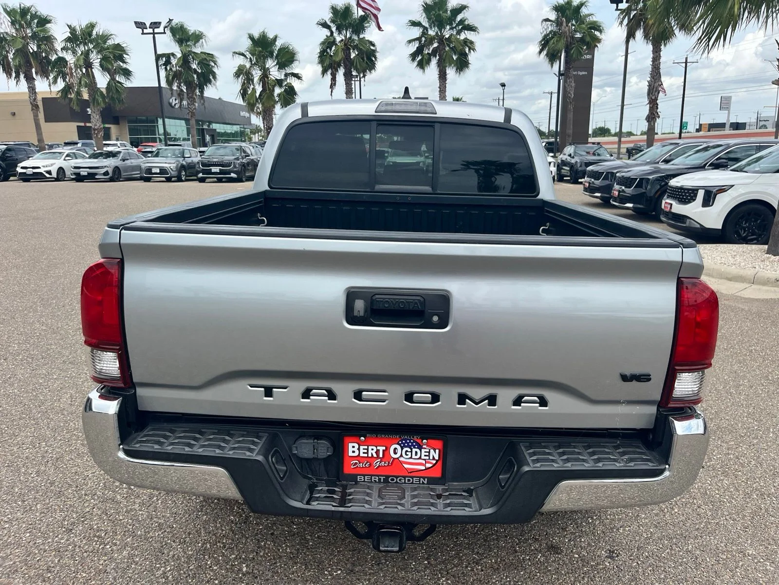 Used 2022 Silver Toyota SR5 image 3
