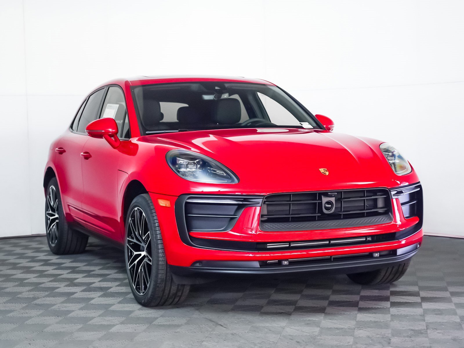 2026 Porsche Macan - Photo 8