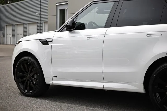 New 2026 Ostuni Pearl White Land Rover Dynamic SE image 8