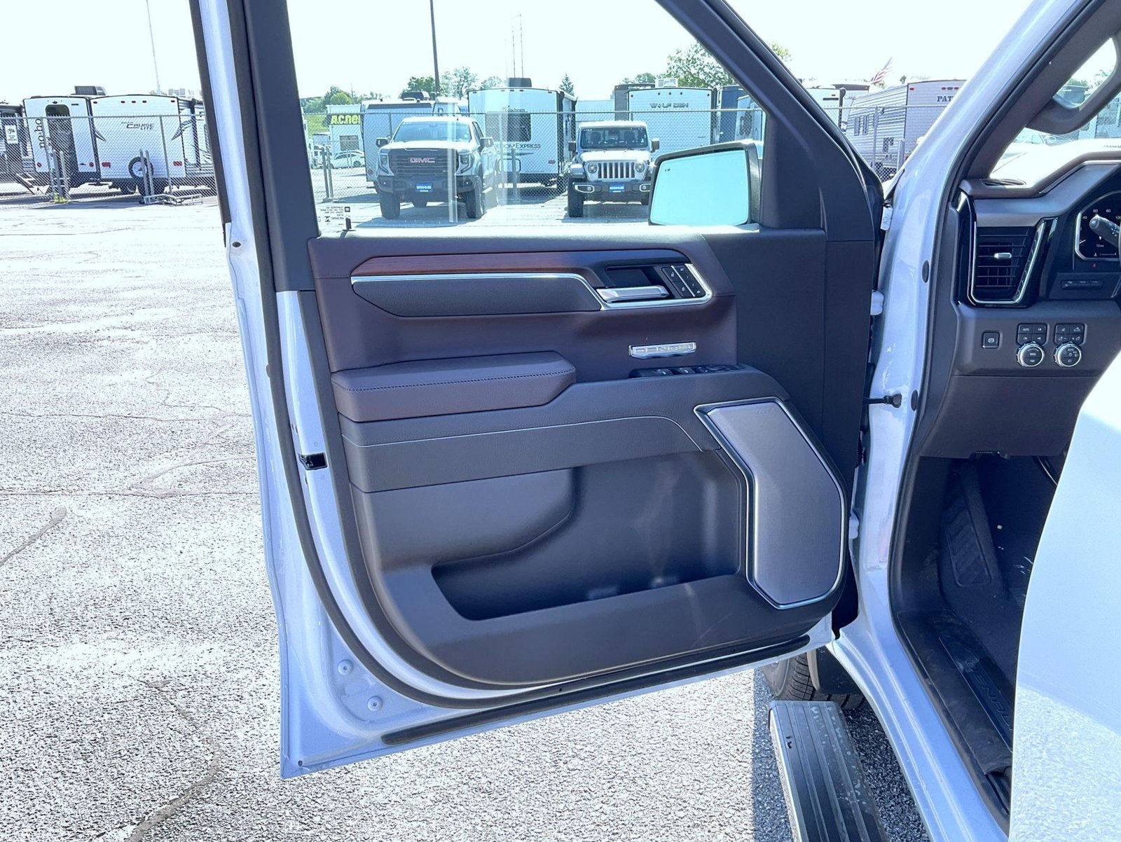 2026 GMC Sierra 1500 Denali - Photo 9