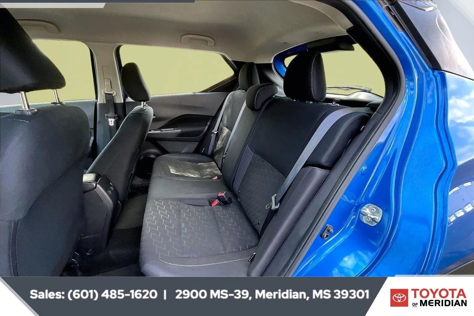 Used 2024 Electric Blue Metallic/Super Black Nissan SV image 18
