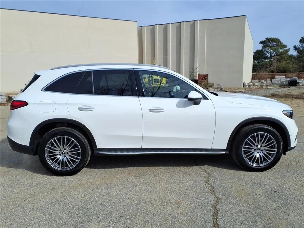 New 2026 WHITE Mercedes-Benz GLC 300 image 6