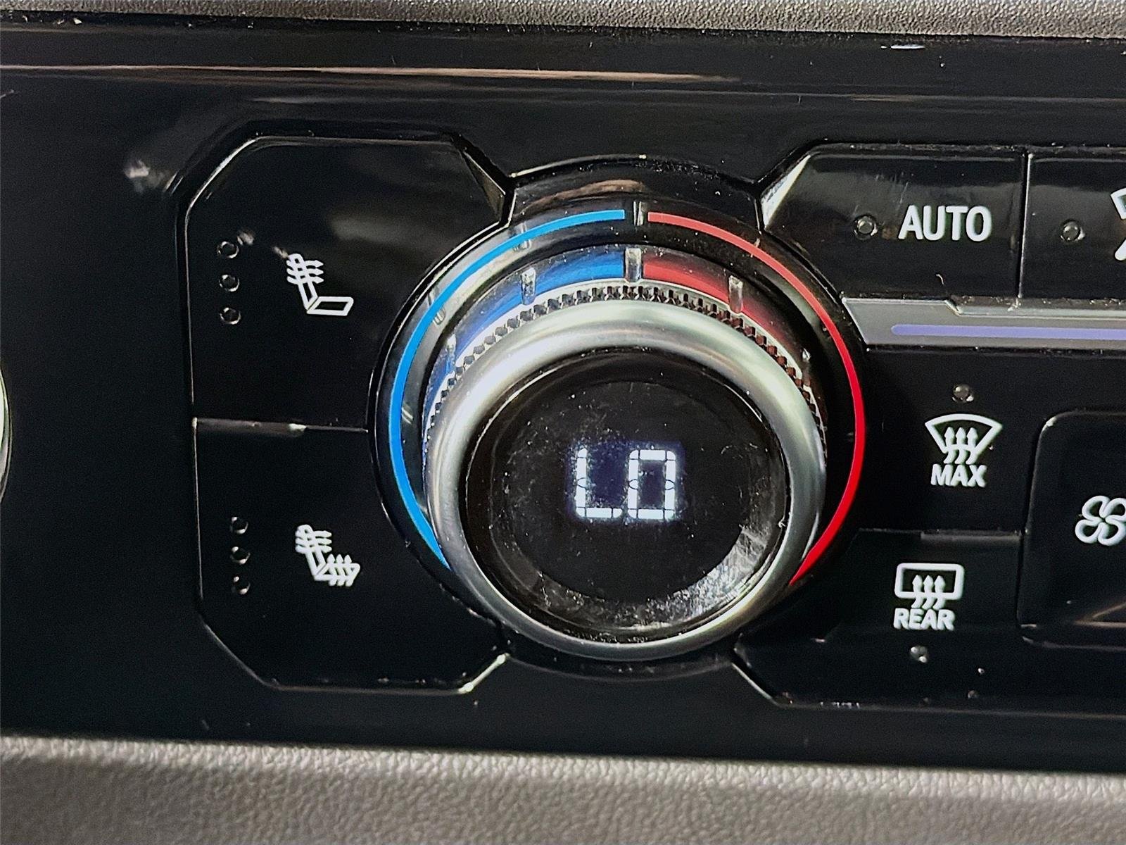 Used 2024 Summit White GMC Elevation image 20