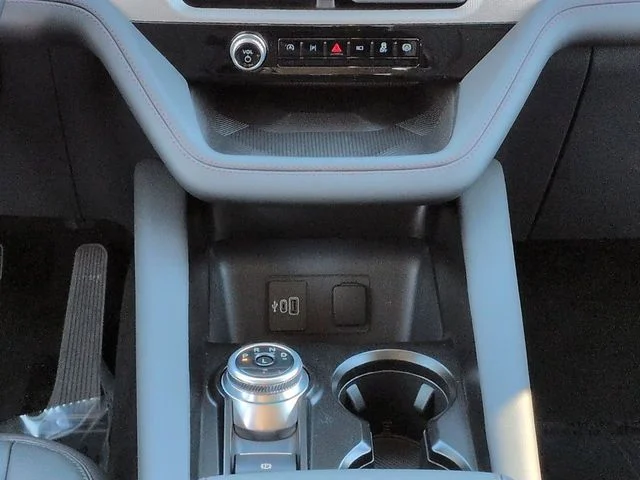 New 2026 Star White Metallic Tri-Coat Ford Active image 19
