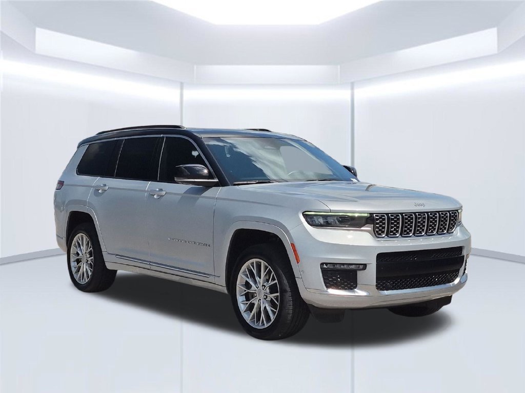 Used 2024 Silver Jeep Summit image 9
