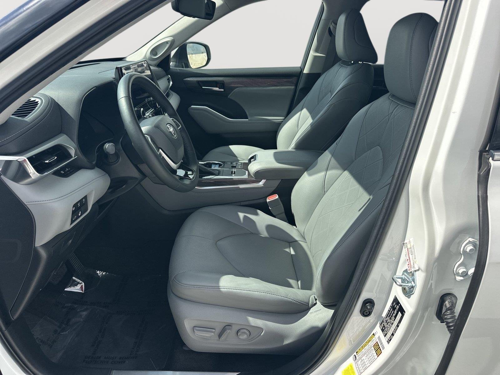 Used 2023 Wind Chill Pearl Toyota Platinum image 17