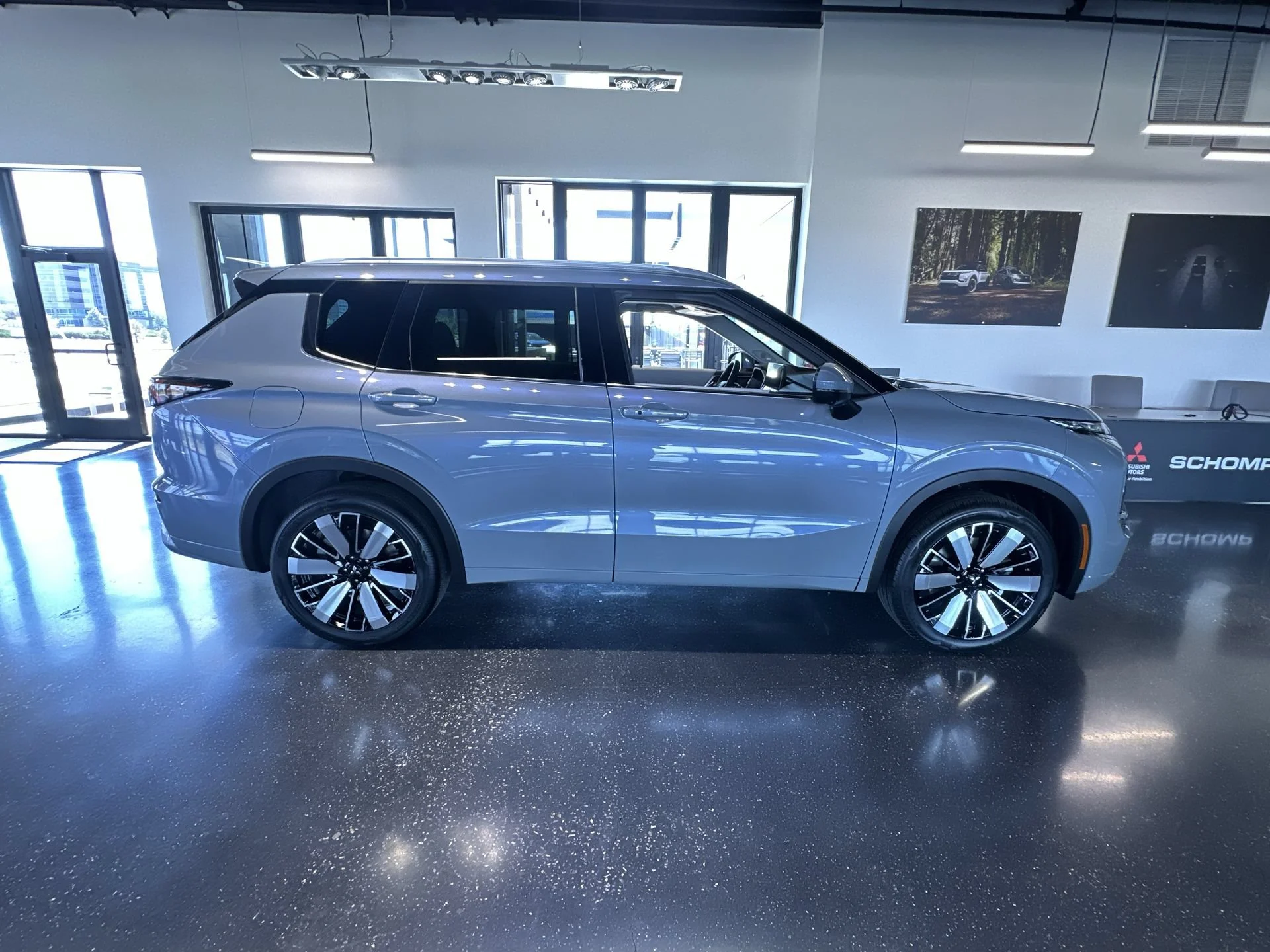 New 2026 Moonstone Gray Metallic Mitsubishi SEL image 9