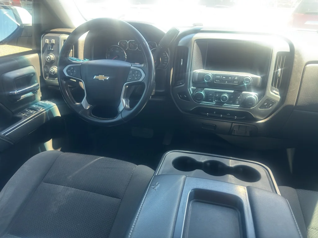 Used 2018 SUMMIT WHITE Chevrolet LT image 18