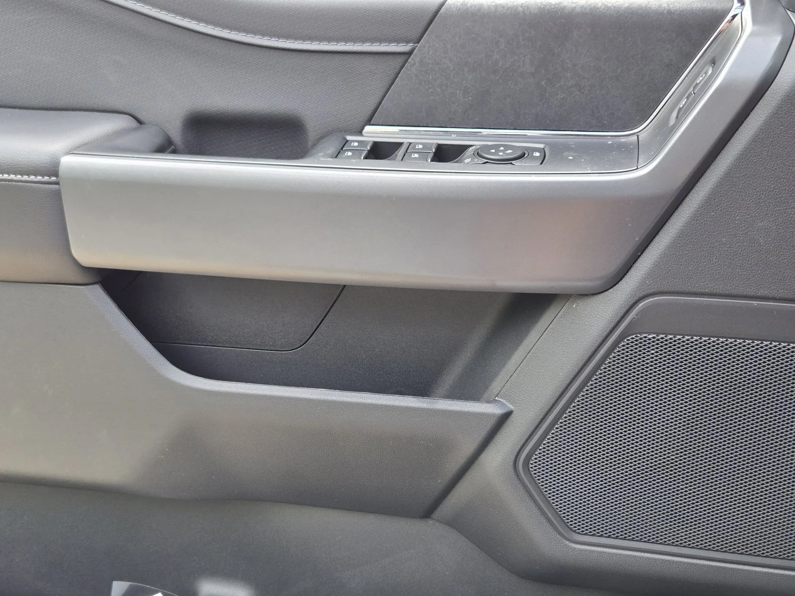 New 2026 Oxford White Ford XLT image 15