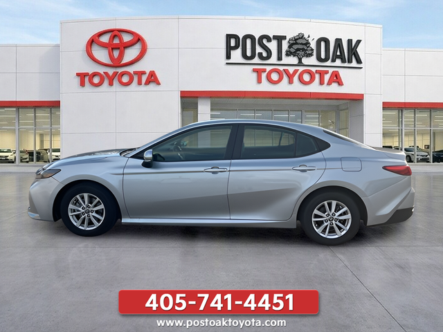 2025 Toyota Camry LE - Photo 8