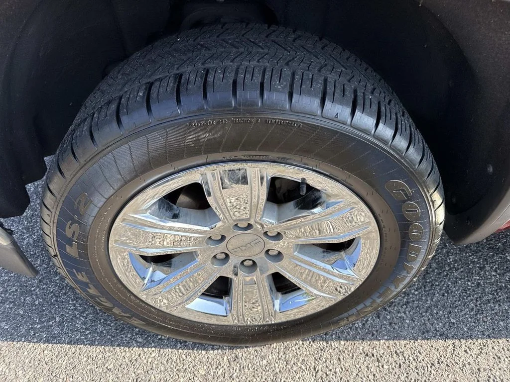 Used 2018 Red GMC SLT image 11