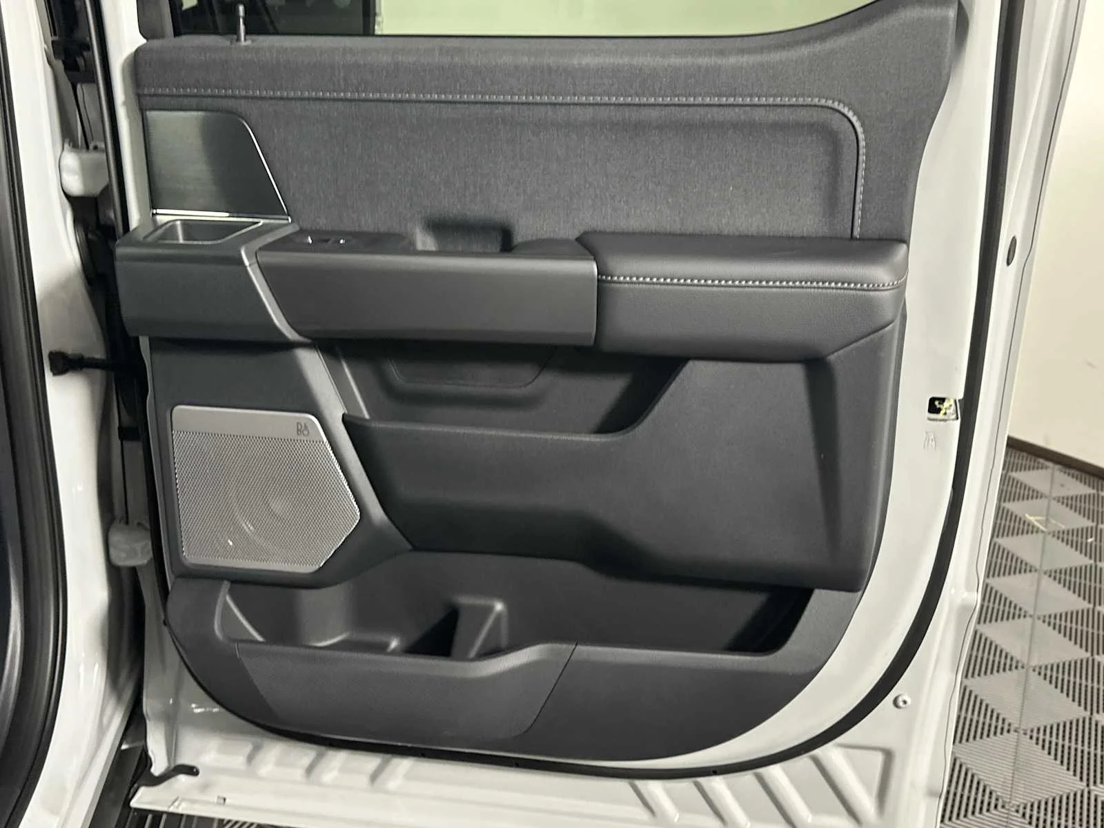 New 2026 Avalanche Gray Ford LARIAT image 22