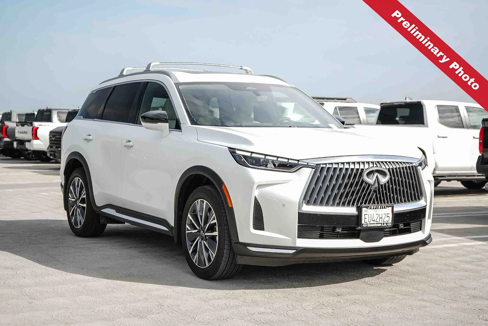 Certified Used 2026 Radiant White INFINITI LUXE image 3