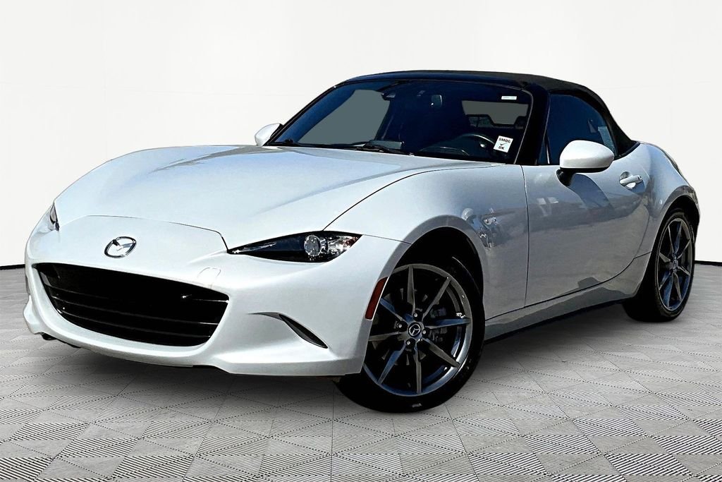Used 2016 White Mazda Grand Touring image 3