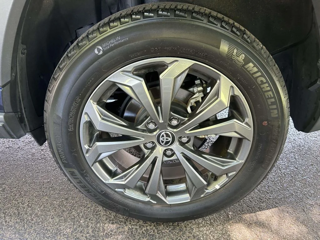 Used 2023  Toyota Limited image 7