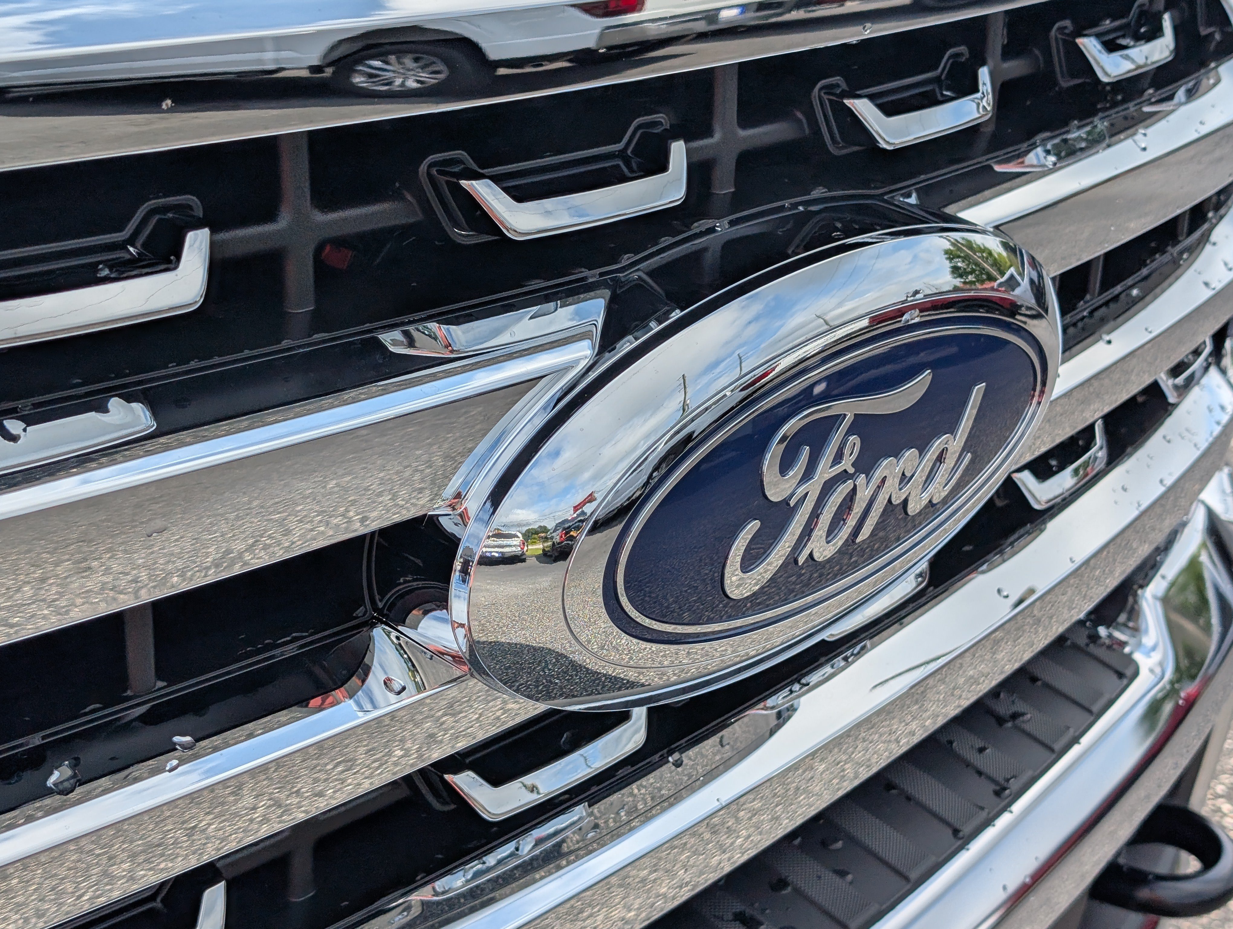 New 2026 Star White Metallic Tri-Coat FORD F-450® LARIAT® image 6