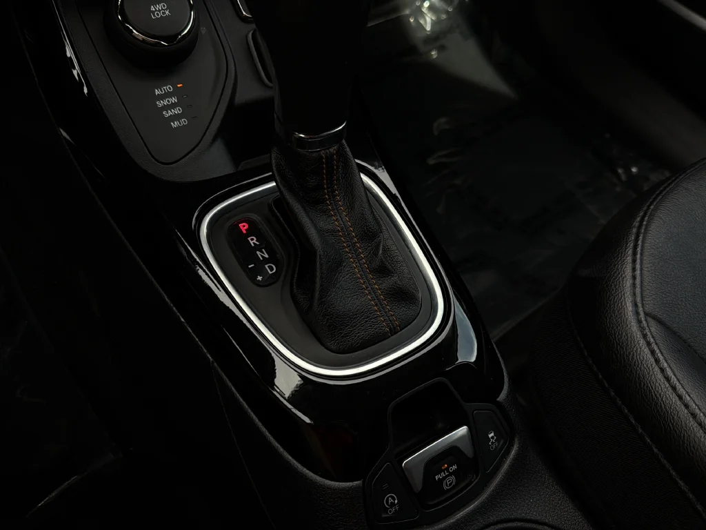 Used 2021 Diamond Black Crystal Pearlcoat Jeep Limited image 19