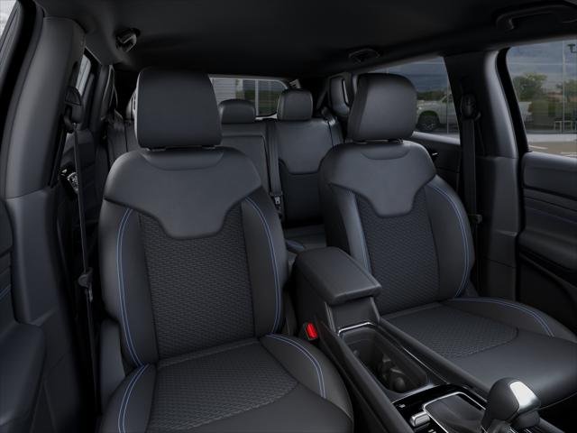 New 2026 Bright White Clear-Coat Exterior Paint Jeep Latitude image 42
