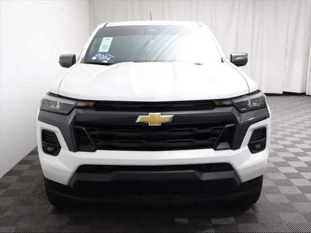 Used 2024 Summit White Chevrolet LT image 4