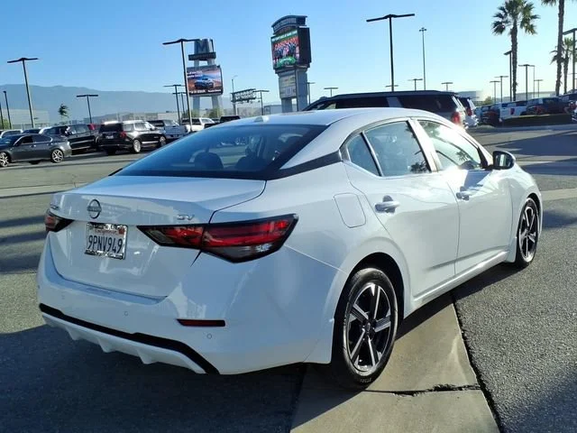 Used 2024 White Nissan SV Xtronic CVT image 4