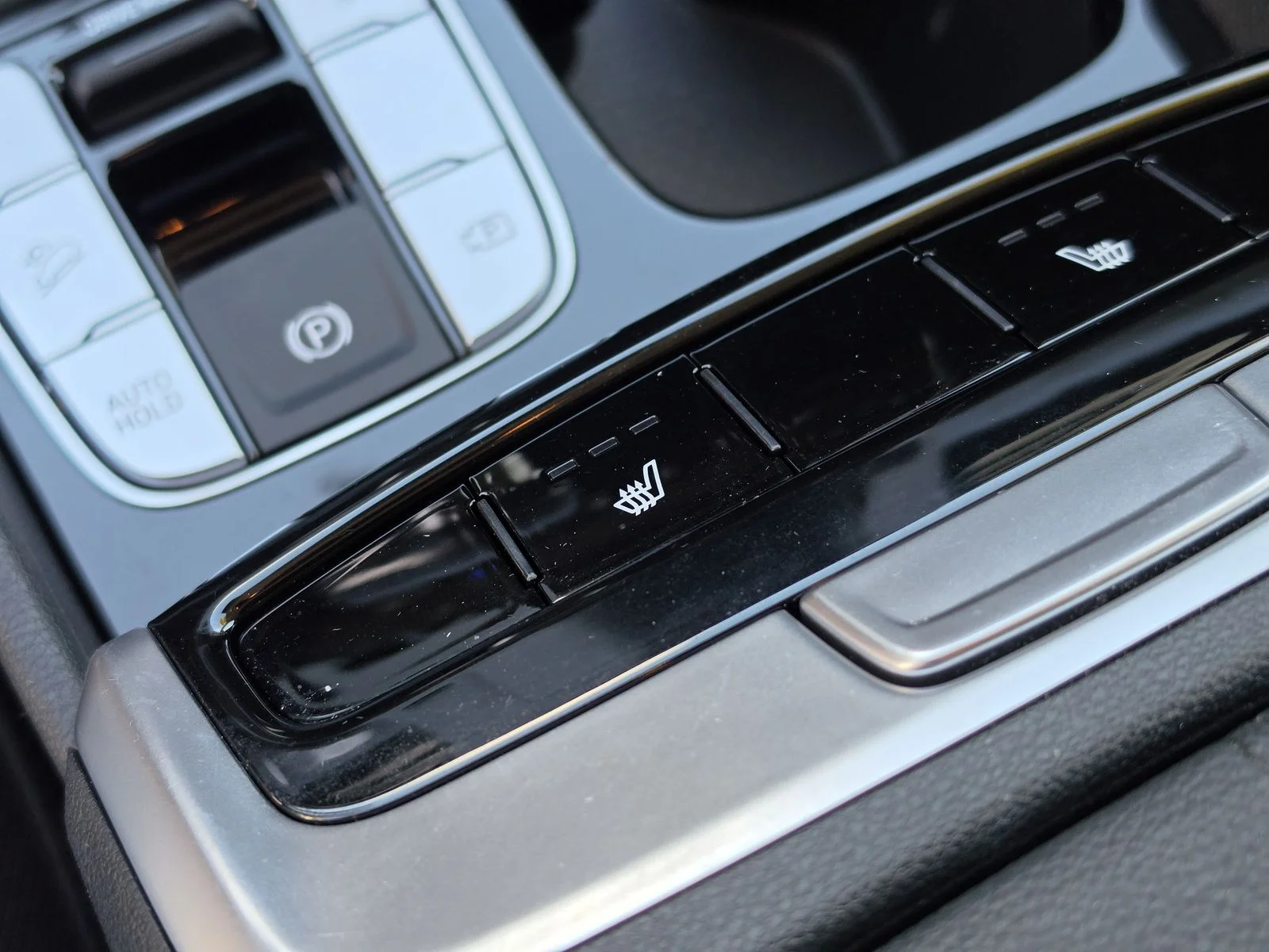 Used 2024 Silver Hyundai SEL image 30