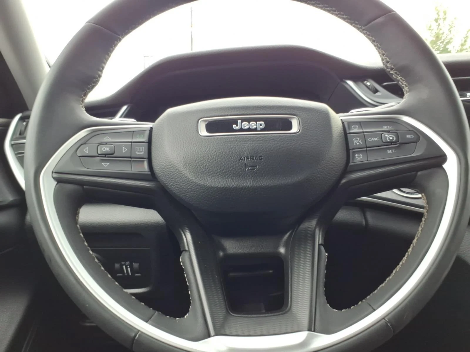 Used 2023 Silver Zynith Jeep Laredo image 24