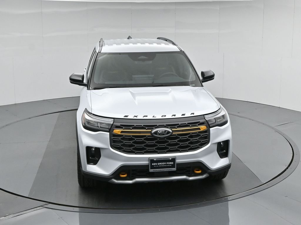 New 2026 Space White Metallic Ford Tremor image 42