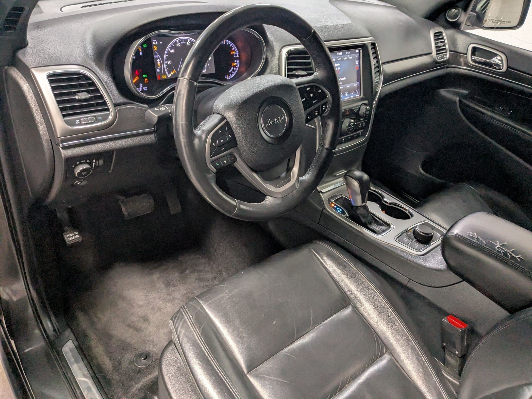 Used 2018 Granite Crystal Metallic Clearcoat Jeep Limited image 10