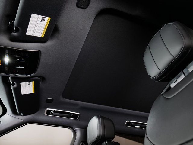 New 2026 Fuji White Land Rover Dynamic SE image 19