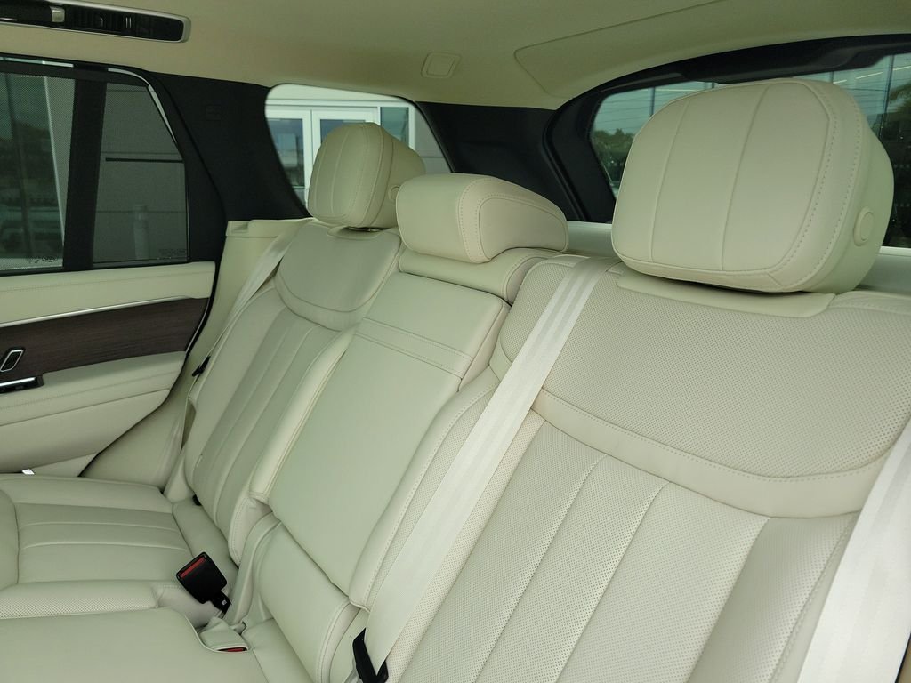 New 2026 Ostuni Pearl White Land Rover SE image 15