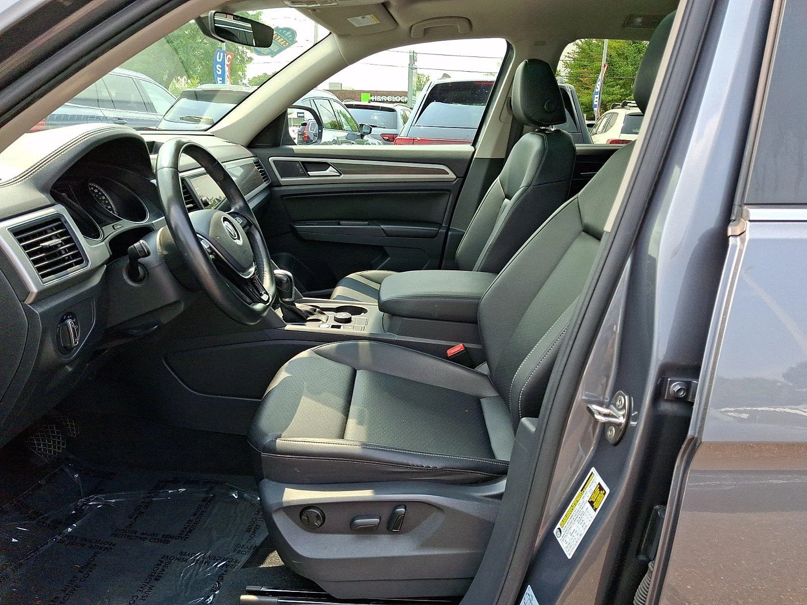 Used 2019 Platinum Gray Metallic Volkswagen 3.6L V6 SE w/Technology image 16