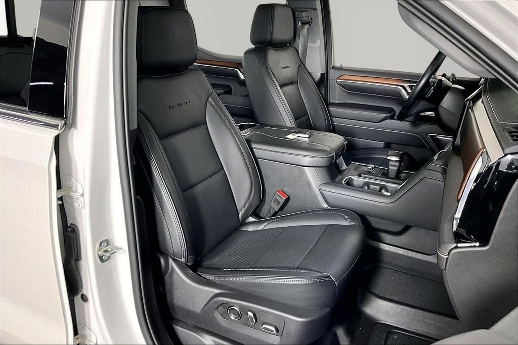 Used 2024 White GMC Denali image 29