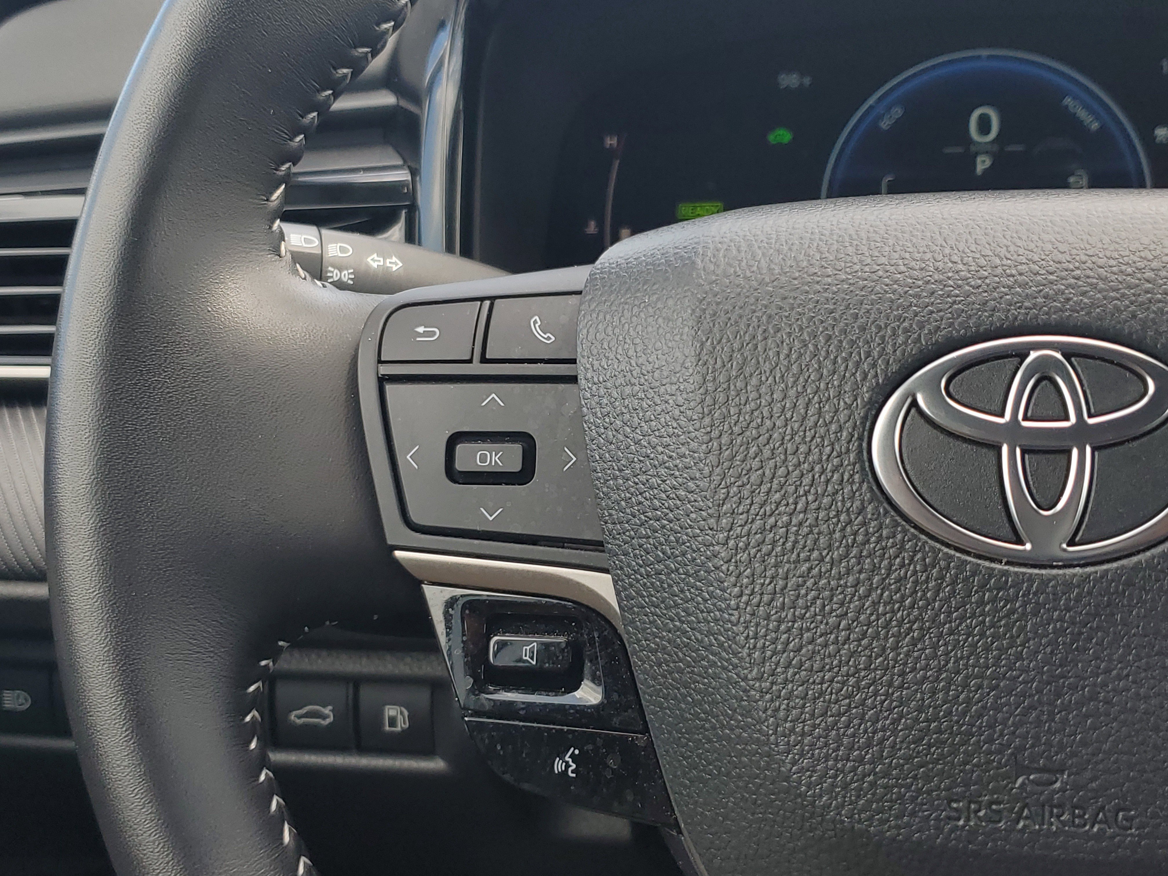 Certified Used 2025 Ice Toyota SE image 24