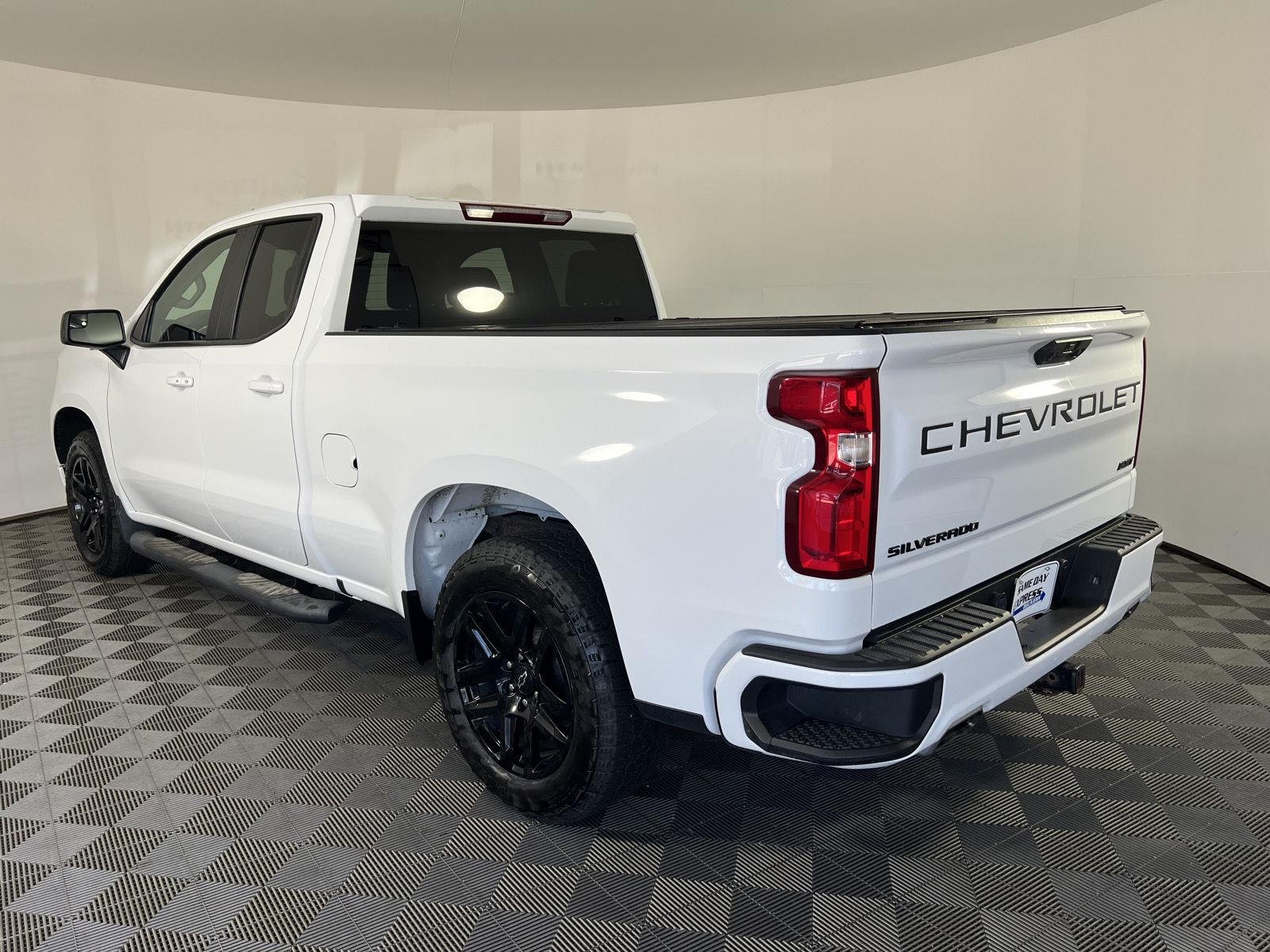 Used 2023 Summit White Chevrolet RST image 27