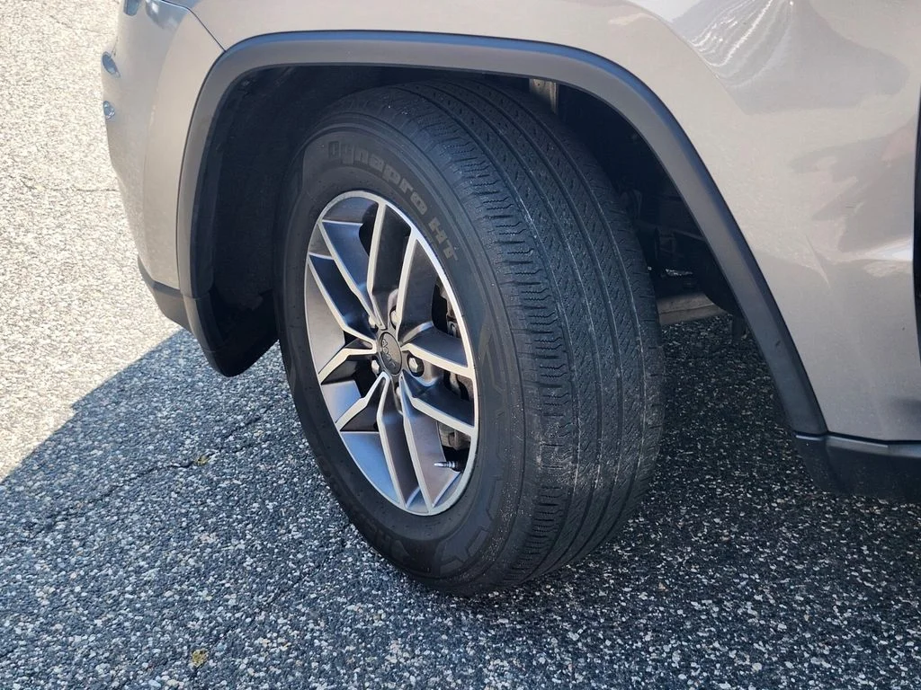 Used 2020 Silver Jeep Limited image 34