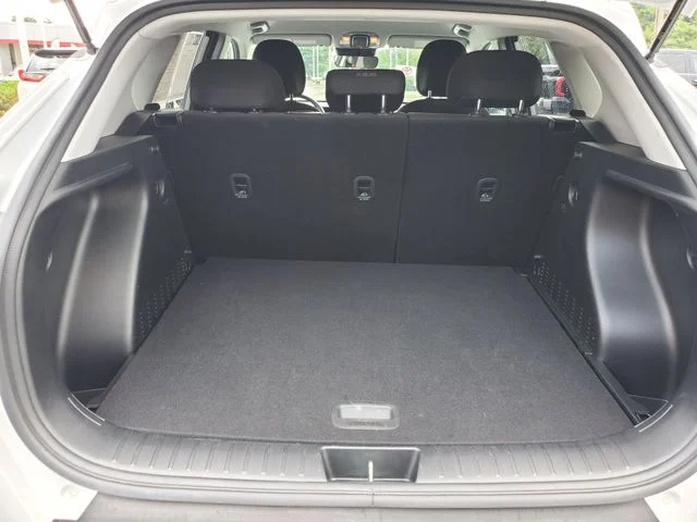 Used 2025 White Hyundai SEL image 6