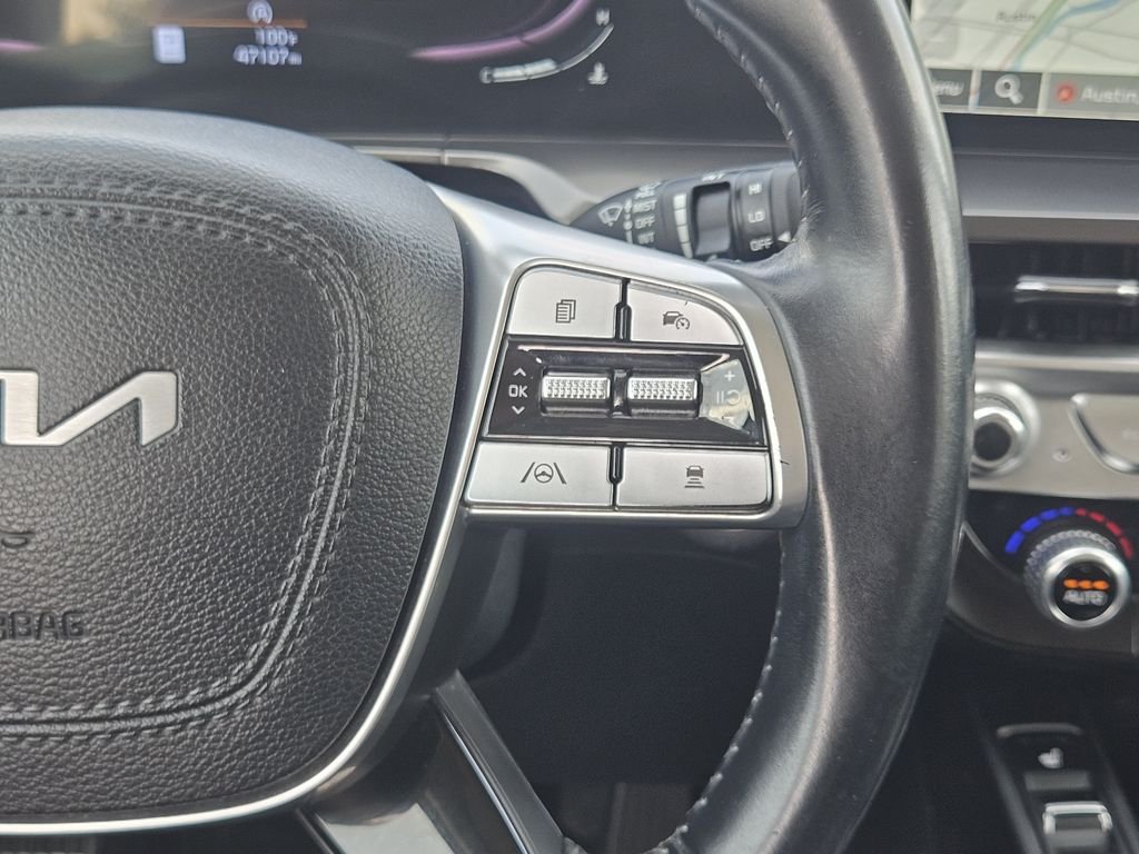 Used 2024 White Kia S image 27