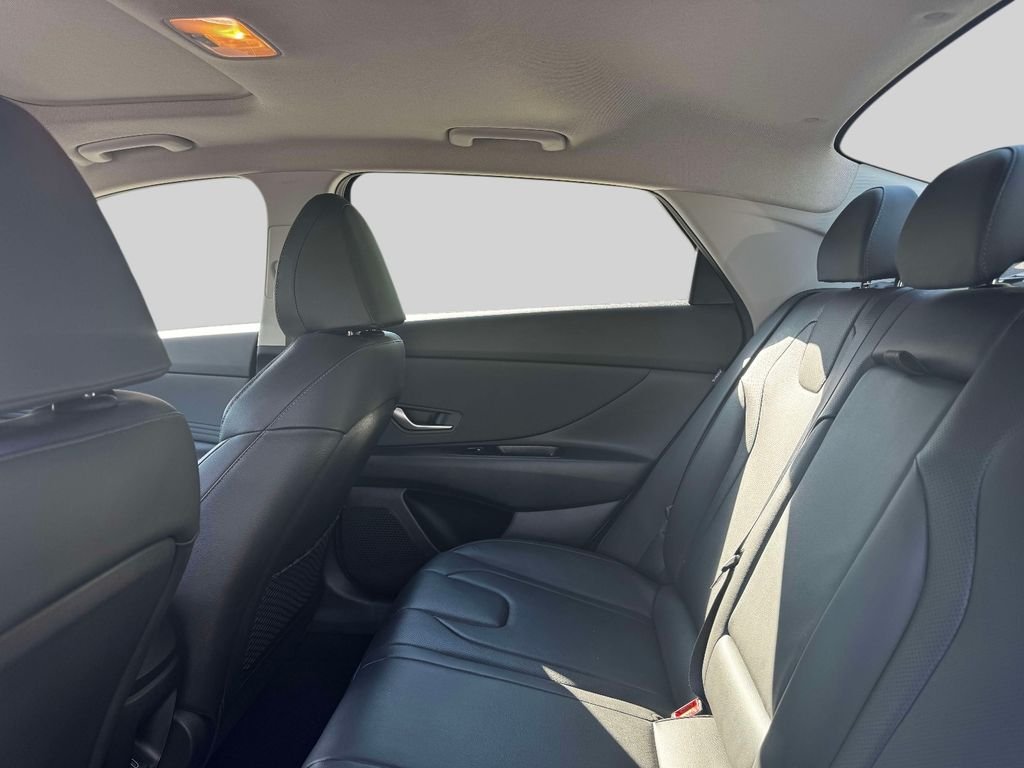 2025 Hyundai Elantra Limited - Photo 12