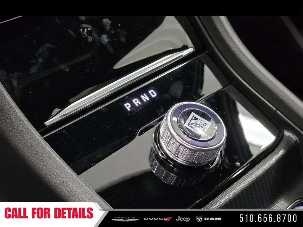 New 2026 Diamond Black Crystal Pearl-Coat Exterior Paint Jeep Altitude image 20